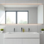 Espejo de baño más grande que el lavabo: guía para elegir el adecuado